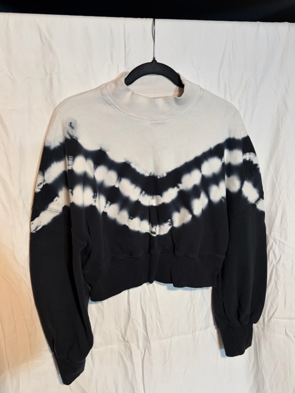 Fabletics Black & White Tie-Dye Cropped Mock Neck Sweatshirt